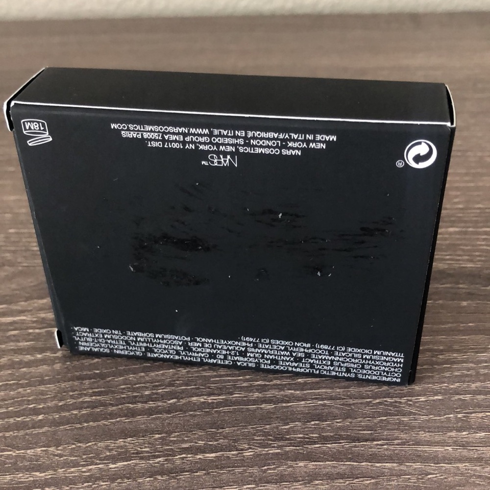 NARS Light Reflecting Setting Powder - Pressed 10g/.35oz - Picture 9 of 13